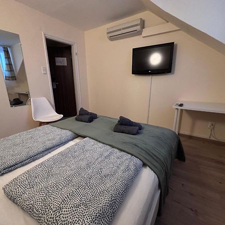 Bed and Breakfast Airportmax Panzio Вечийш Екстер'єр фото