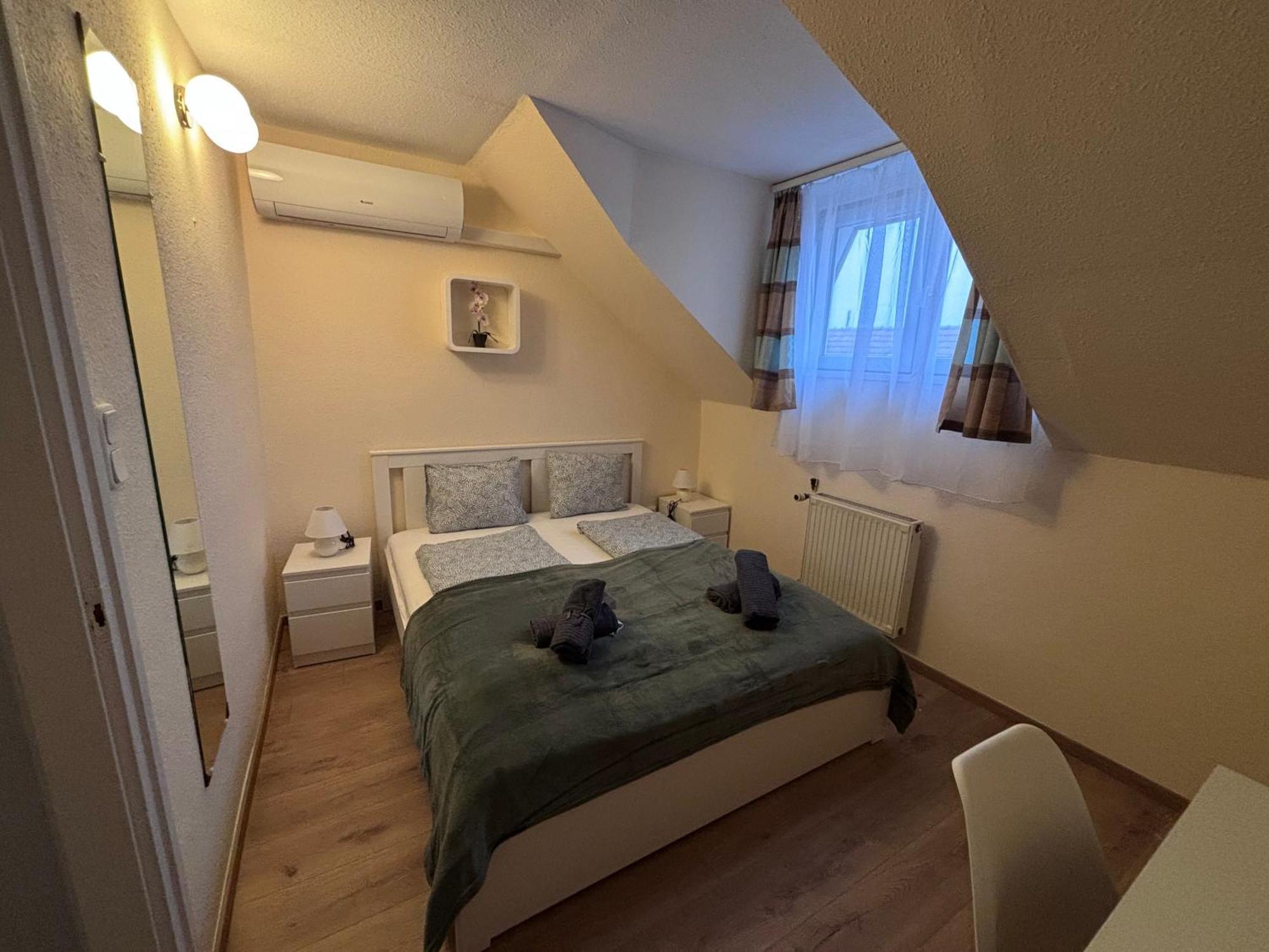 Bed and Breakfast Airportmax Panzio Вечийш Екстер'єр фото
