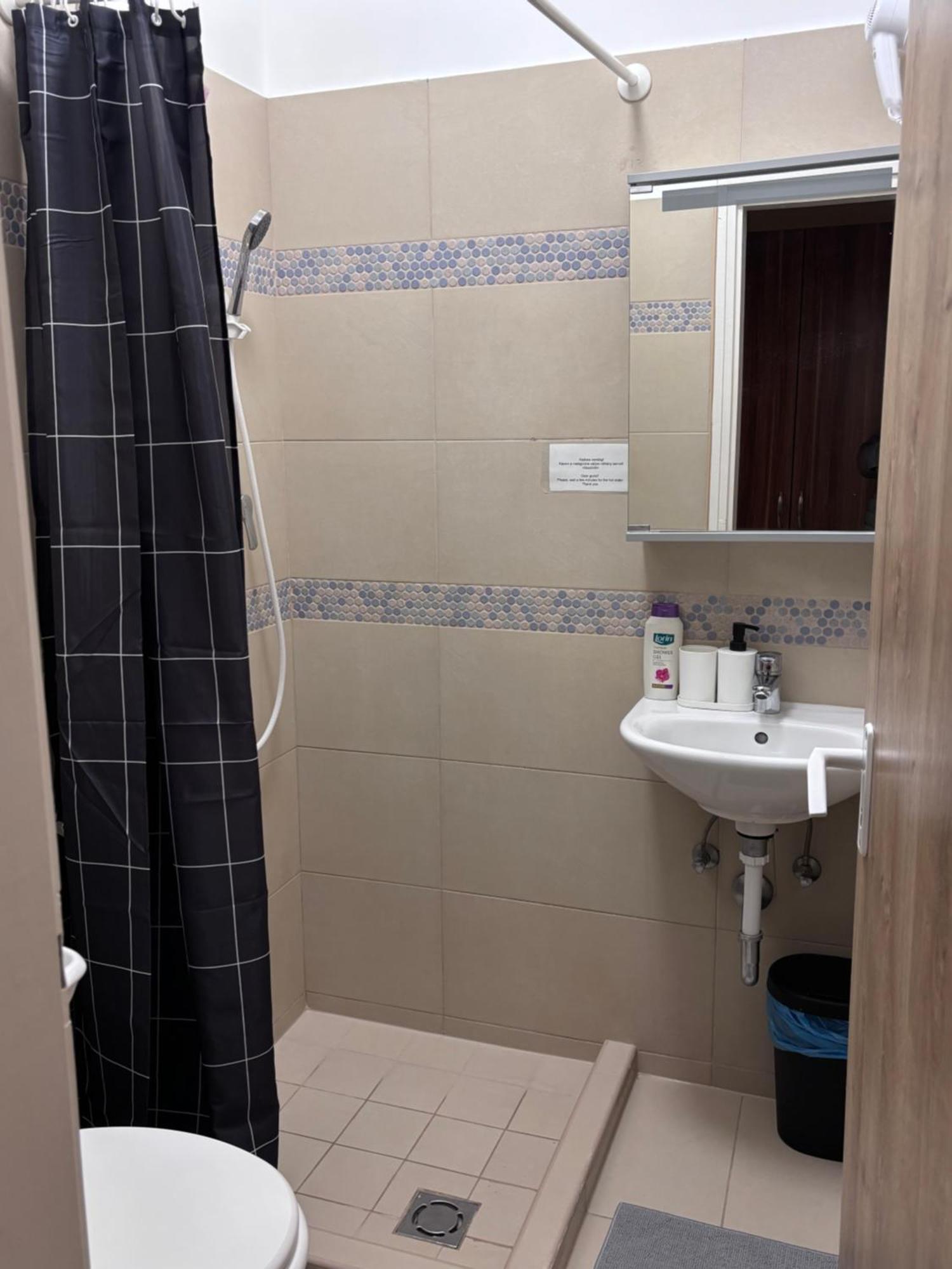 Bed and Breakfast Airportmax Panzio Вечийш Екстер'єр фото