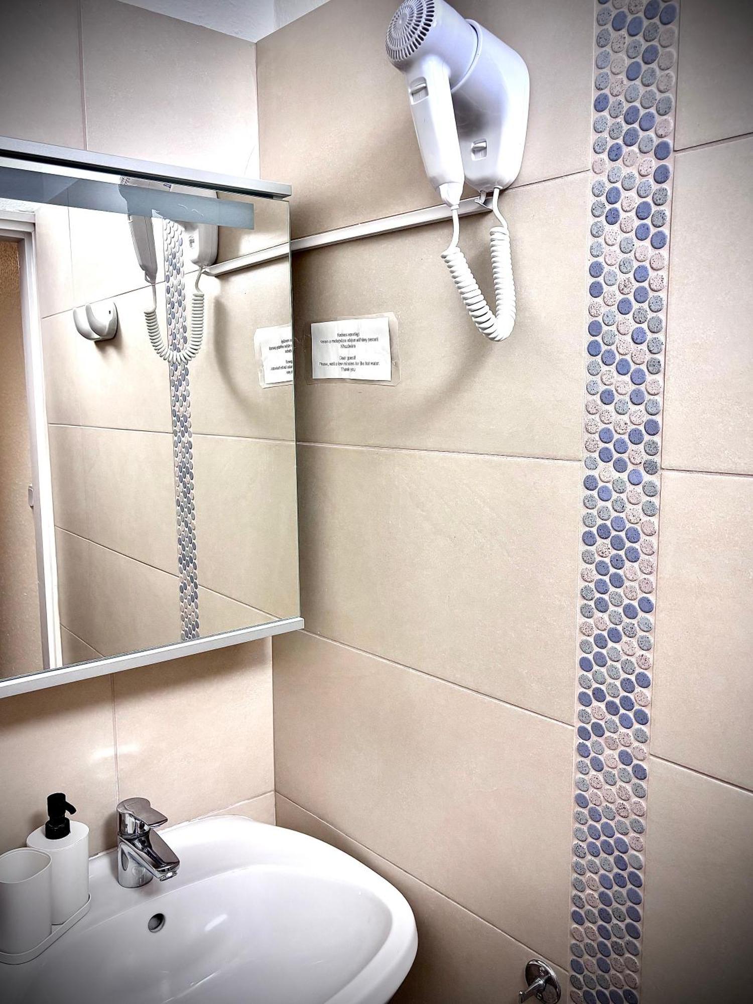 Bed and Breakfast Airportmax Panzio Вечийш Екстер'єр фото