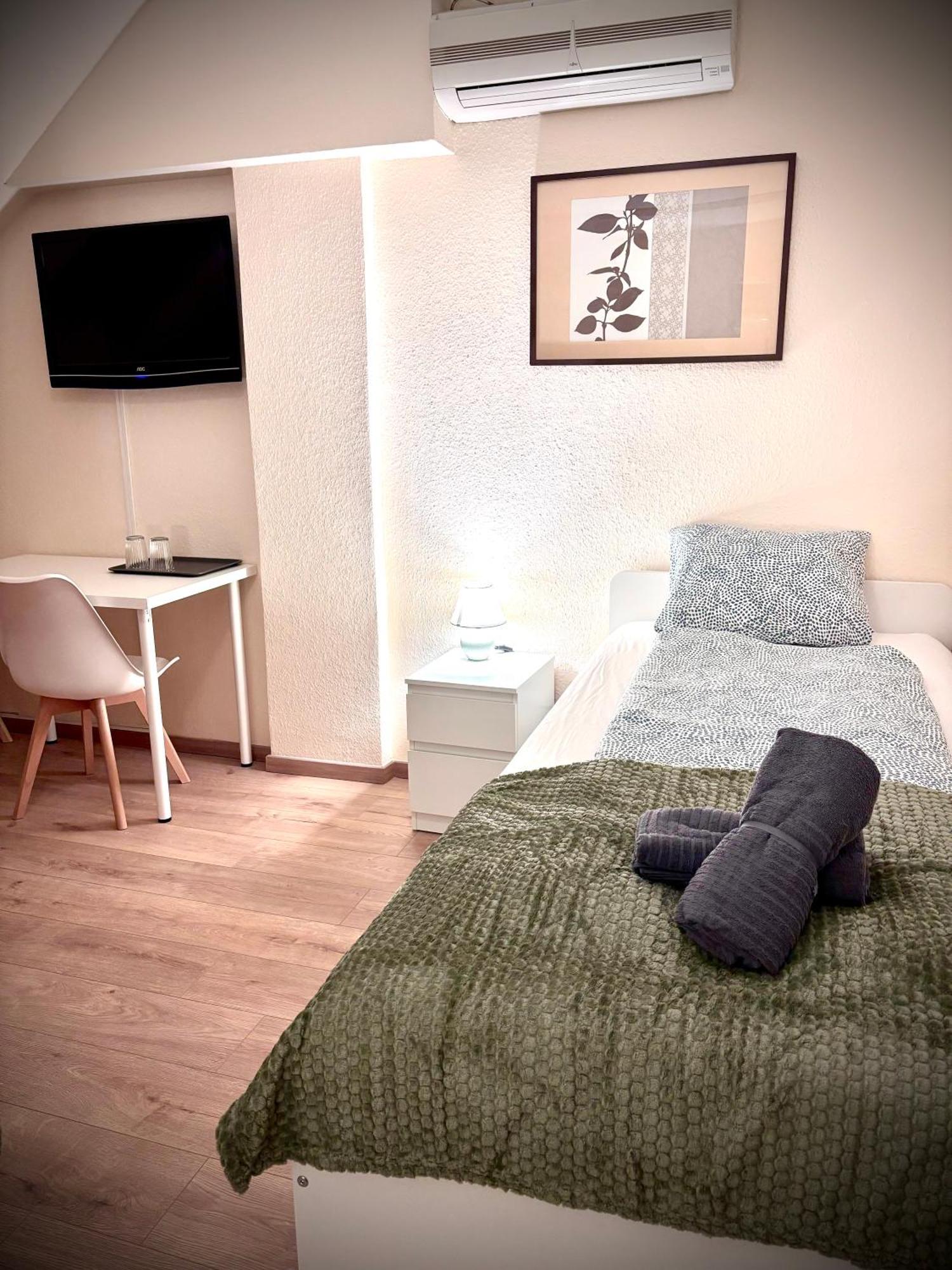 Bed and Breakfast Airportmax Panzio Вечийш Екстер'єр фото