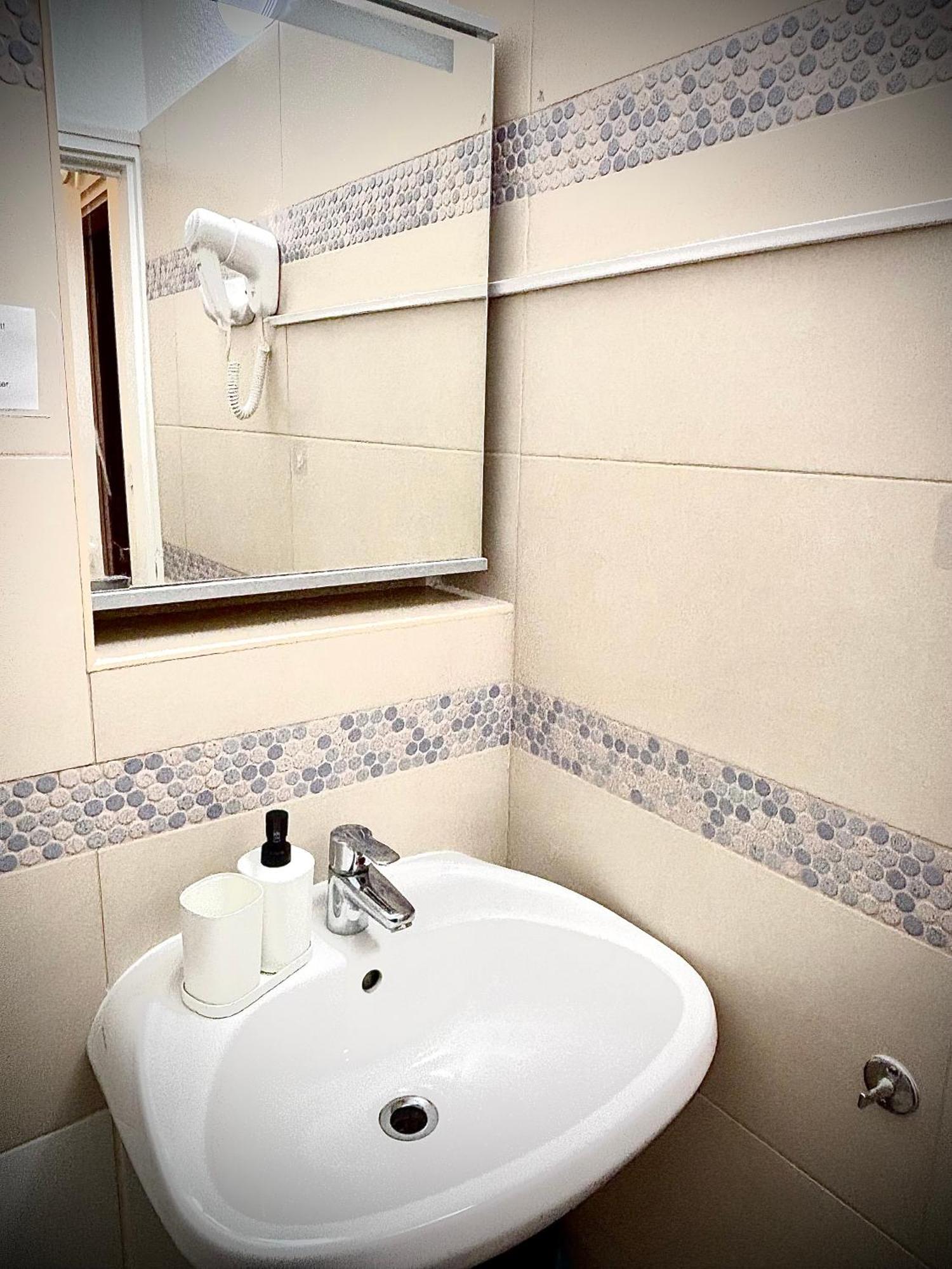 Bed and Breakfast Airportmax Panzio Вечийш Екстер'єр фото