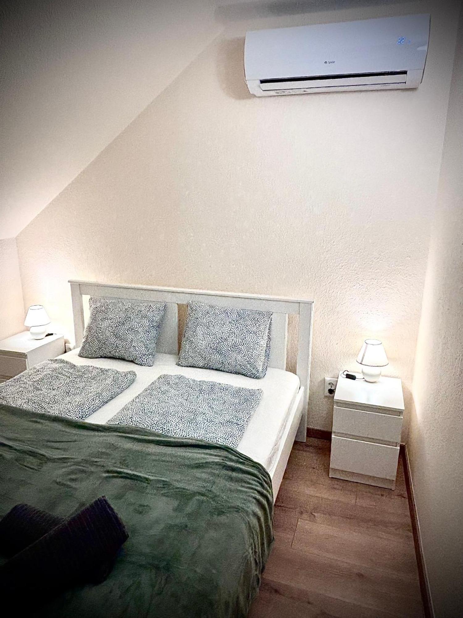Bed and Breakfast Airportmax Panzio Вечийш Екстер'єр фото