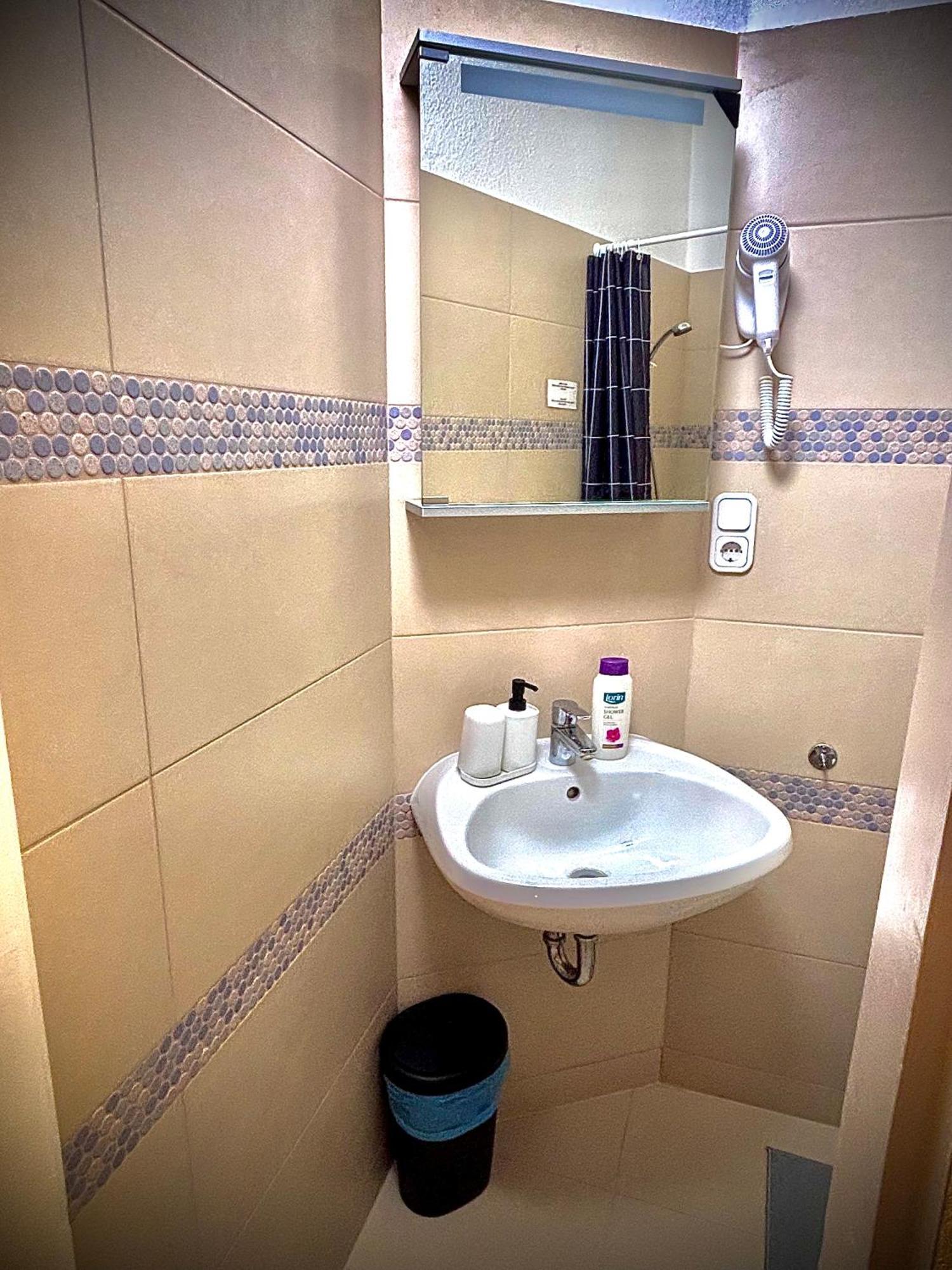 Bed and Breakfast Airportmax Panzio Вечийш Екстер'єр фото