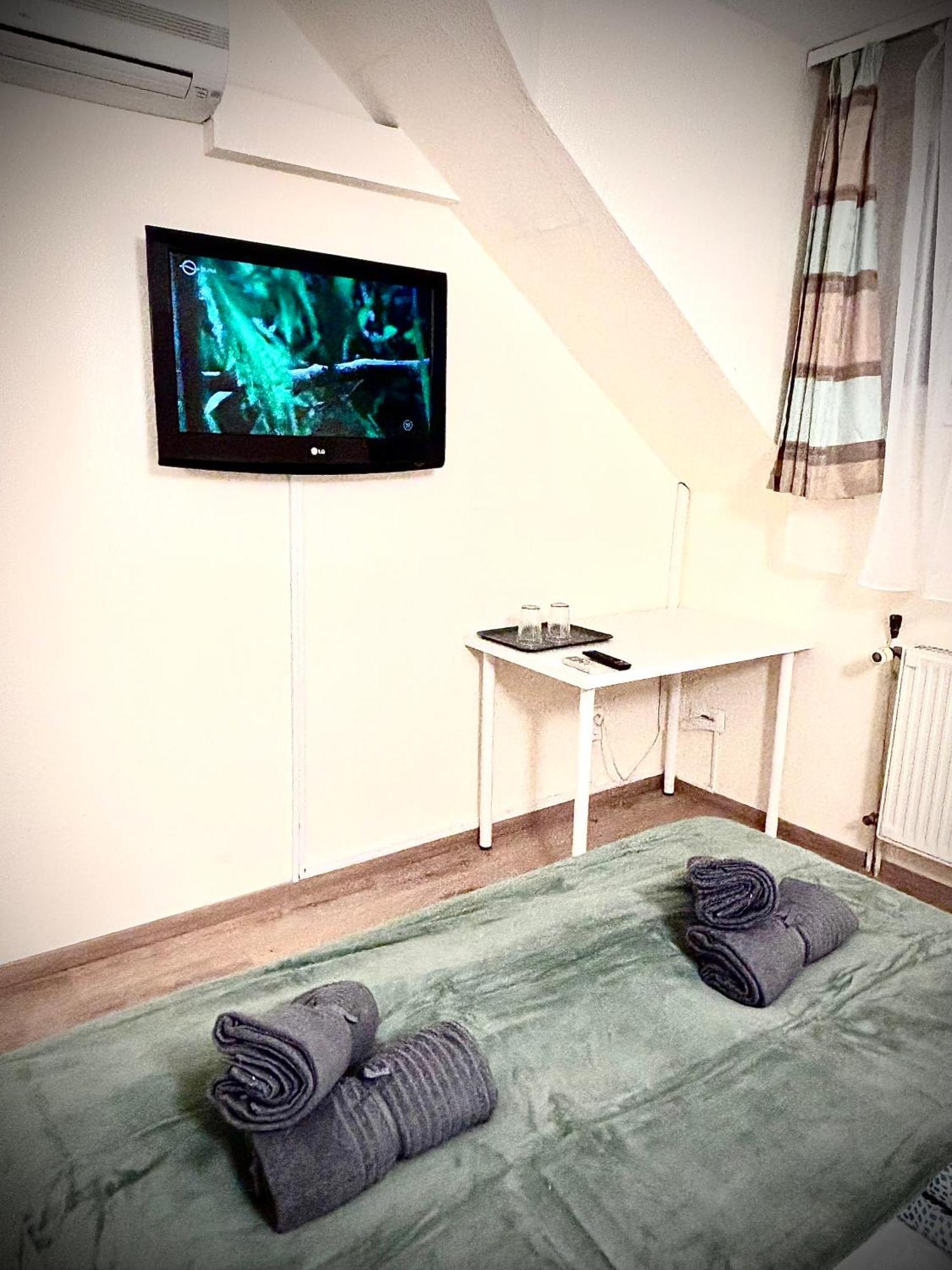 Bed and Breakfast Airportmax Panzio Вечийш Екстер'єр фото