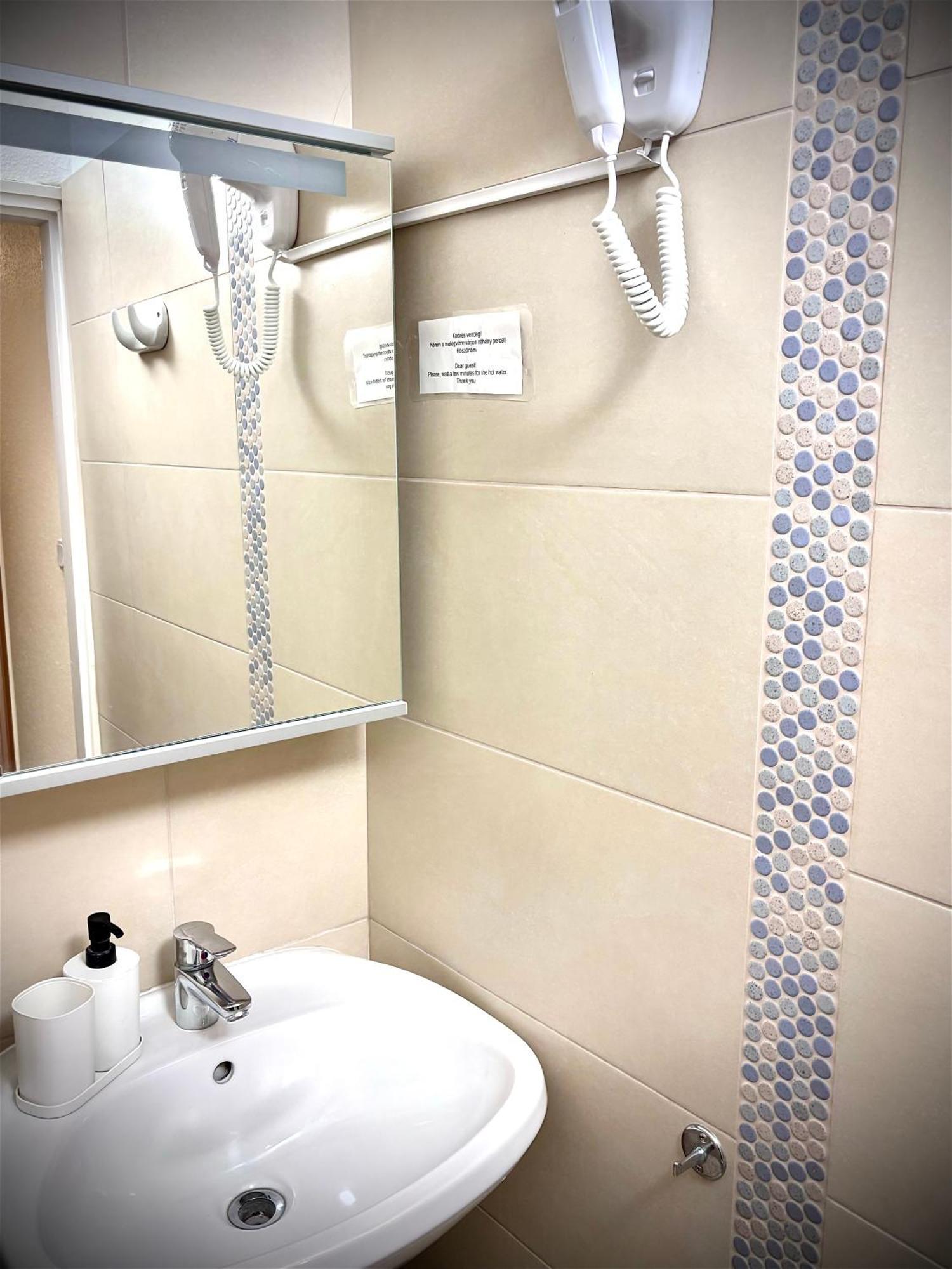 Bed and Breakfast Airportmax Panzio Вечийш Екстер'єр фото